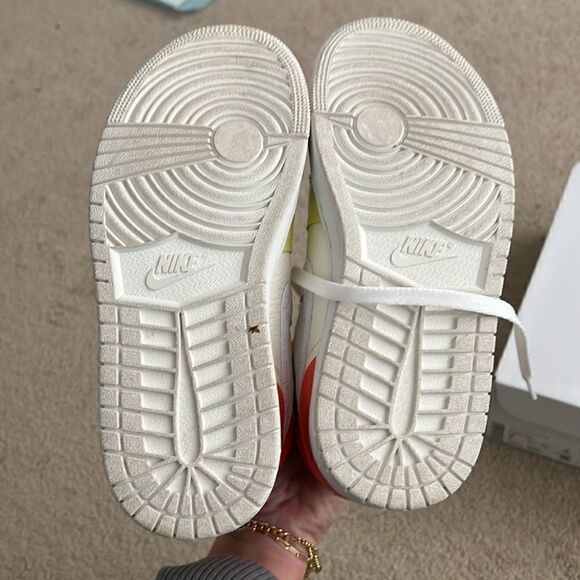 Jordan 1 Mid Womens 7 - Picture 5 of 6